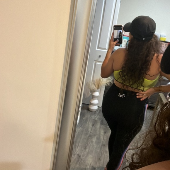 💜Pink VS Yoga Leggings - Picture 5 of 16